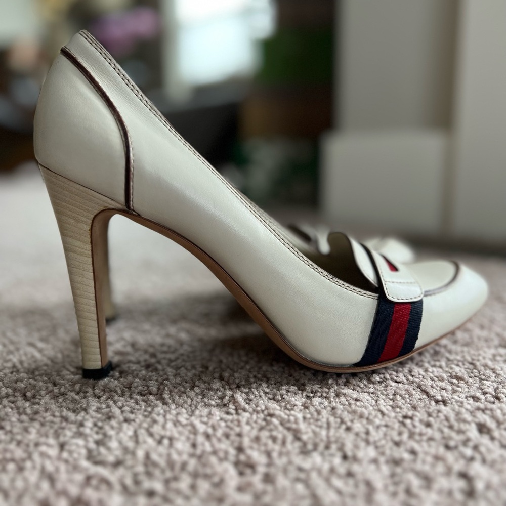Authentic Vintage Gucci Lifford Penny Loafer Pumps with Classic Ribbon. - Picture 3 of 9